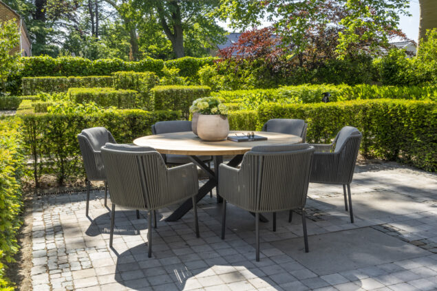 4 Seasons Outdoor Bernini dining set met Prado tafel teak blad Ø 160 cm